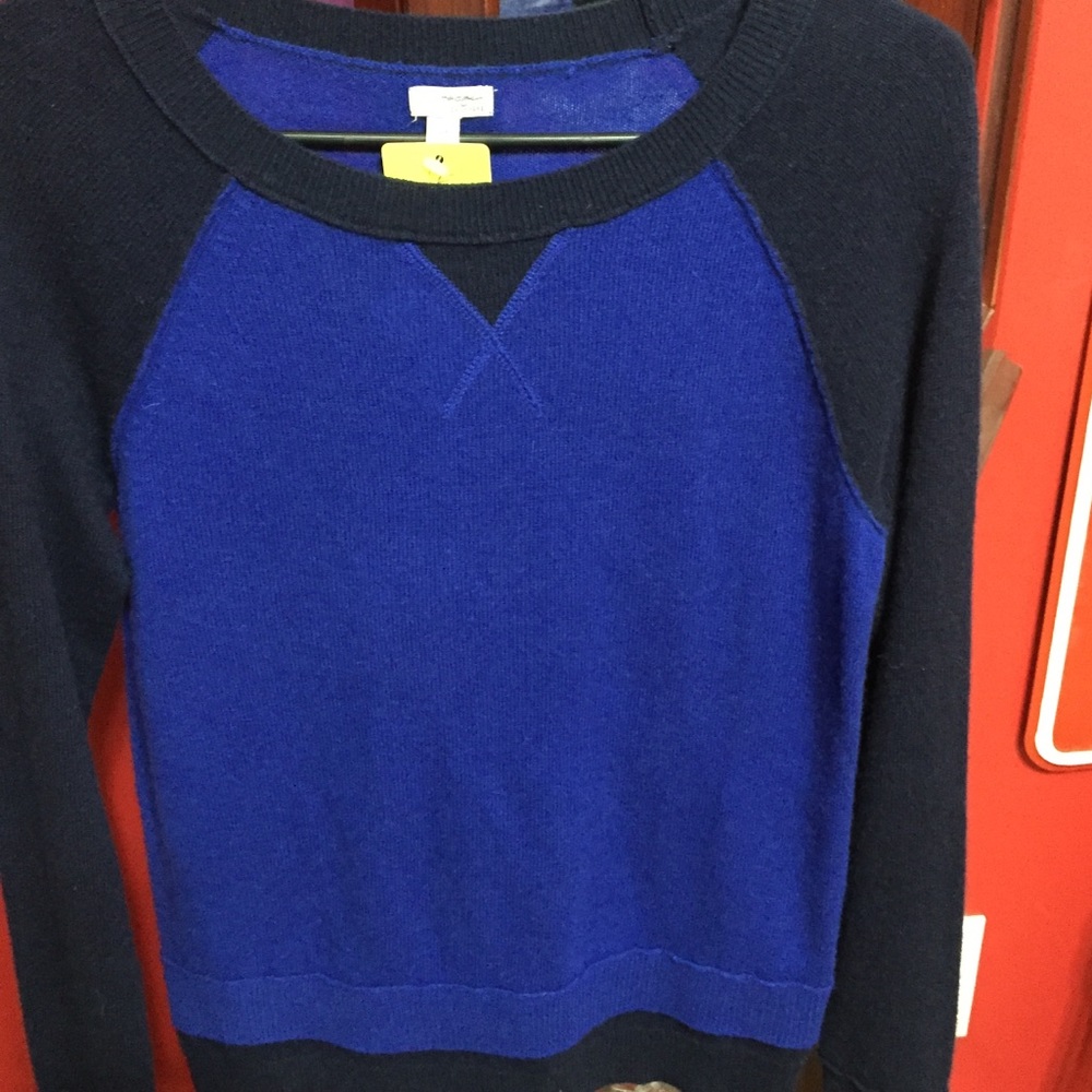 100% Cashmere new  Halogen navy and black sweater